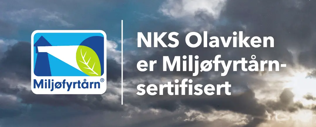 En logo med blå og hvit bakgrunn