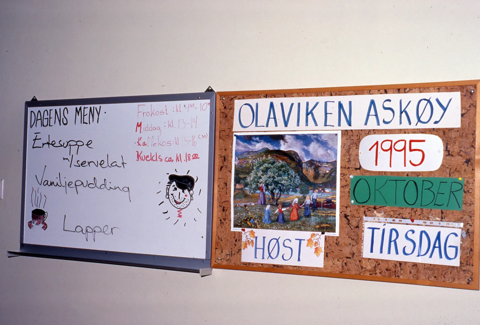 En oppslagstavle som viser dagen gjøremål og meny for dagen