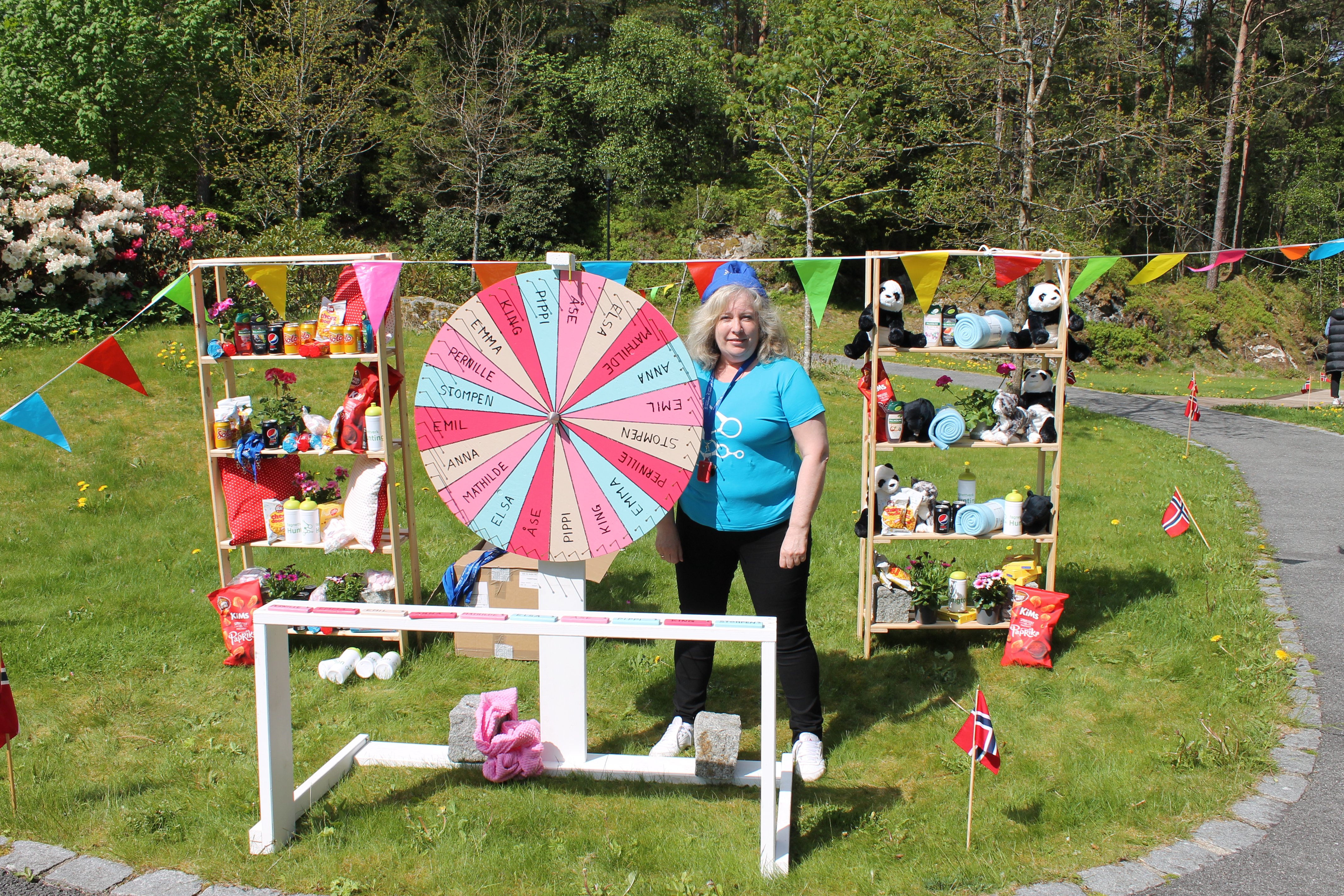 Bilde fra hagen med lykkehjul for pasienter