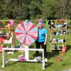 Bilde fra hagen med lykkehjul for pasienter